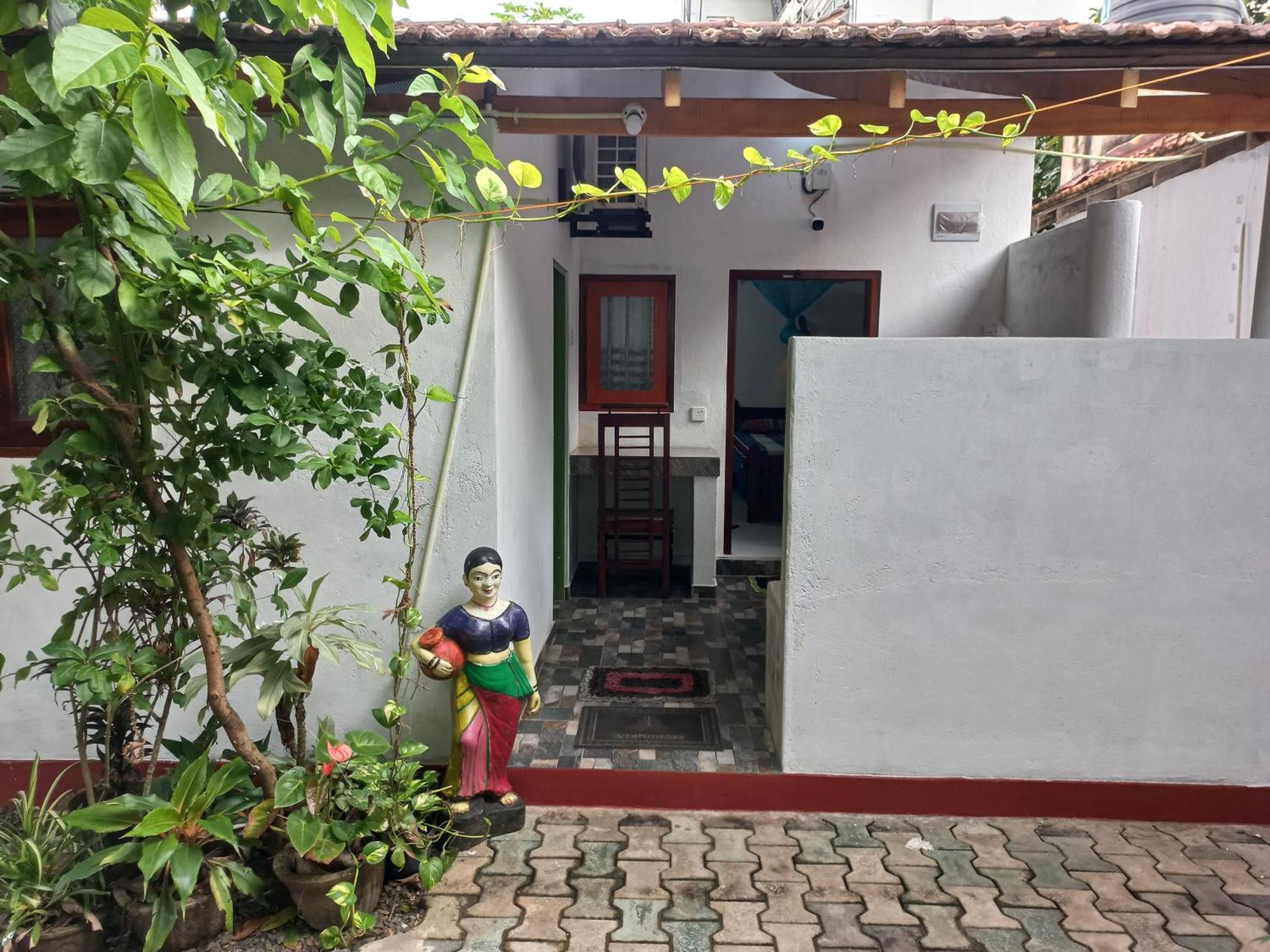 Mango Villa 703 Hikkaduwa Exterior photo