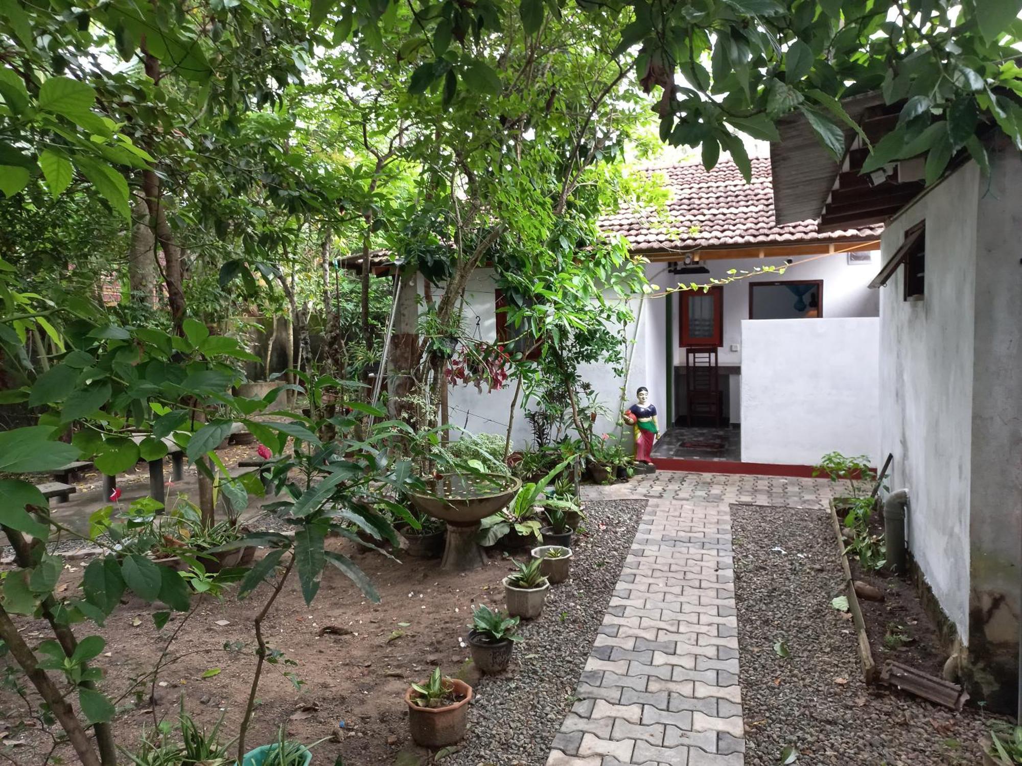 Mango Villa 703 Hikkaduwa Exterior photo