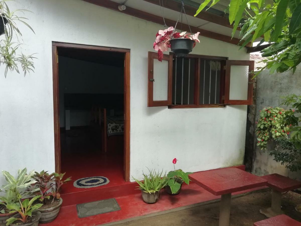 Mango Villa 703 Hikkaduwa Exterior photo